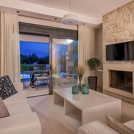 Luxury Villa With Pool 시데